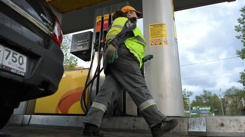 На биржу завезли бензин // Оптовые цены сдерживаются предложением