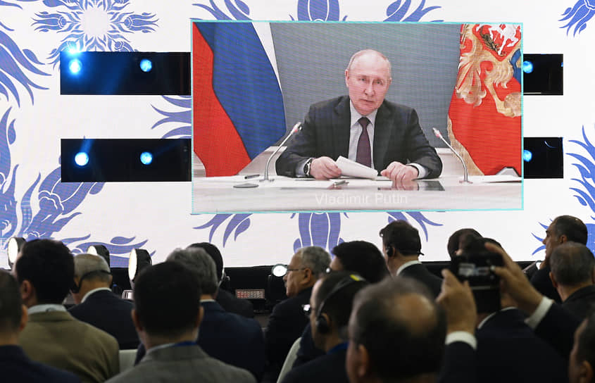 Владимир Путин с самого начала предпочел видеоформат