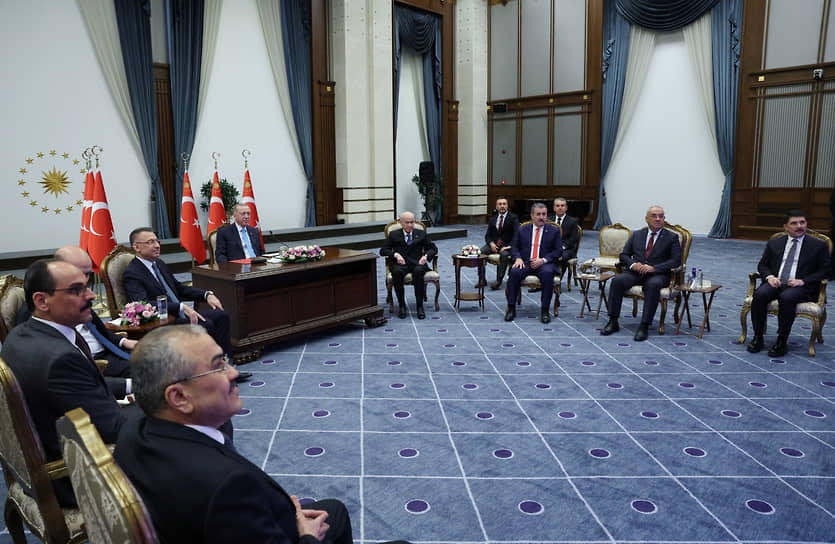 Реджеп Тайип Эрдоган поддержал себя коллегами
