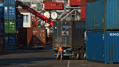 Редкий контейнер приплывет в Петербург // Терминалы Северо-Запада РФ в этом году будут загружены только на 20%