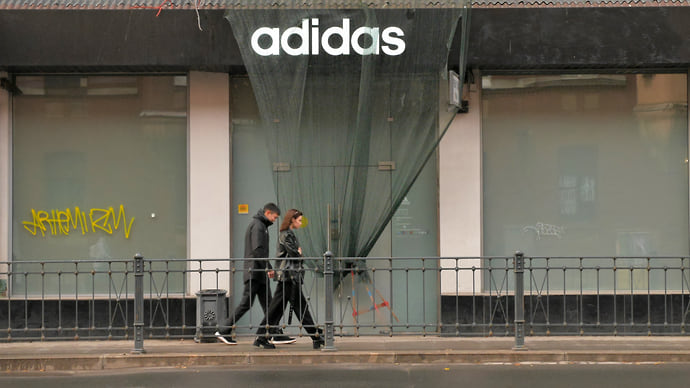 Adidas сходит с российской дорожки