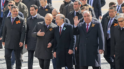 Парадно-выходная форма надежды // В этот день на Красной площади было многолюдно