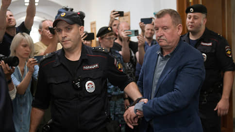 Золотых унитазов не нашли // Экс-начальнику ГУ МВД по Санкт-Петербургу предъявили обвинение в коррупции