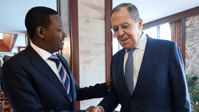 Над Сергеем Лавровым раскрыли неядерный зонтик