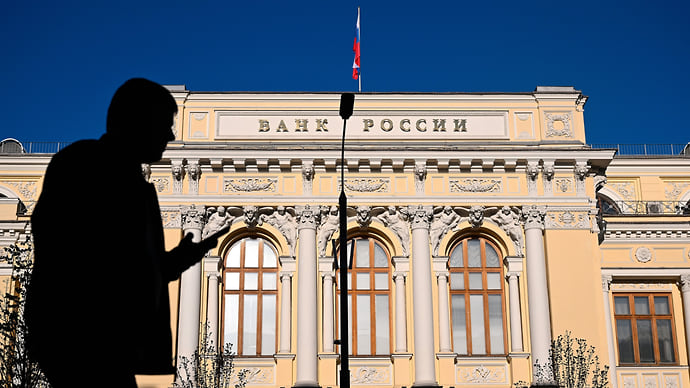 ЦБ зонтирует почву