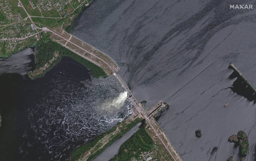Снимок Каховской ГЭС от 28 мая