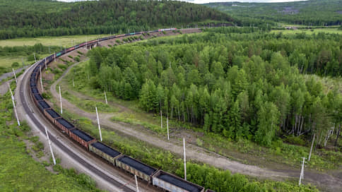 Неугольно ли пожаловать на юг // На железной дороге сырье из Кузбасса потеснили пассажиры