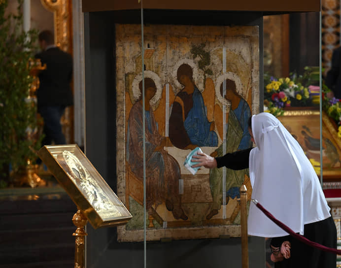 Депутаты намерены отрегулировать процесс обращения икон в России. Впрочем, на судьбе «Троицы», которая стала предметом общественных дискуссий, это не отразится