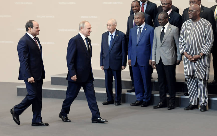 Сопредседатель саммита президент Египета Абдель Фаттах ас-Сиси (слева) и президент России Владимир Путин (второй слева) во время саммита Россия—Африка, 2019 год