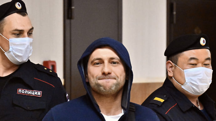 Одной драки защитнику не хватило