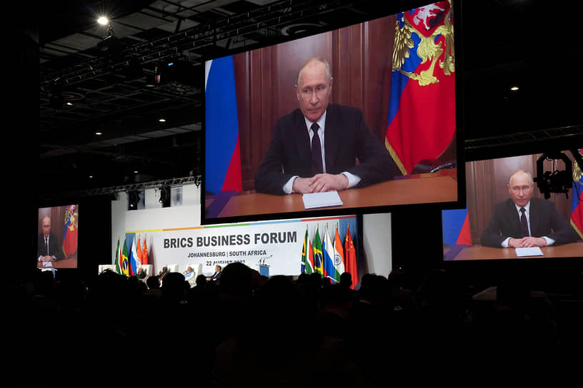 Президент РФ Владимир Путин в своем видеообращении говорил о БРИКС и перспективах объединения, но все же не мог не упомянуть