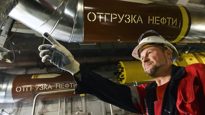 Нефть укачало