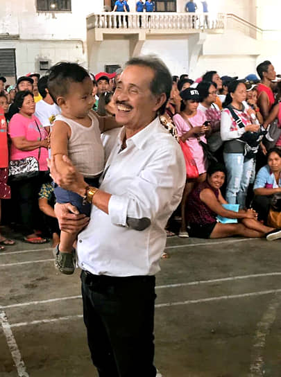 Верховный суд РФ вернул детей семье филиппинского политика Фреденила Кастро