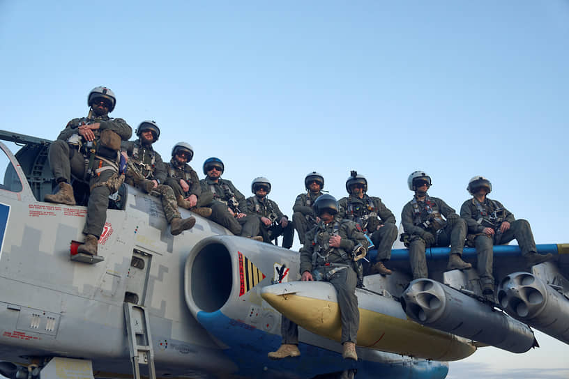 Украинские летчики уже в сентябре отправятся в европейские страны и США, где их будут обучать полетам на американских истребителях F-16