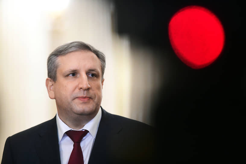 Председатель городского избиркома Петербурга Максим Мейксин предложил зажечь красный свет неблагонадежным кандидатам в члены участковых комиссий