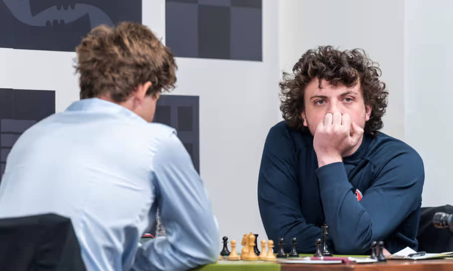 По словам Ханса Ниманна (справа), он с нетерпением ждет встреч с Магнусом Карлсеном «за шахматной доской, а не в зале суда»