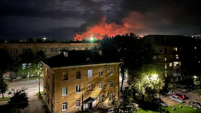 Дроны атаковали самолеты, заводы и туалеты
