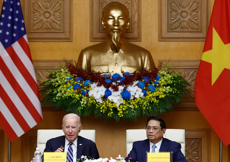 Президент США Джо Байден и премьер-министр Вьетнама Фам Минь Тинь