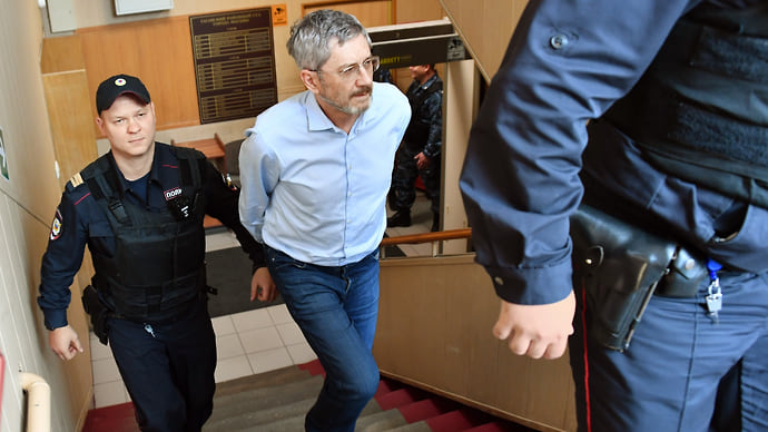 Банкиру выставили счет по делу