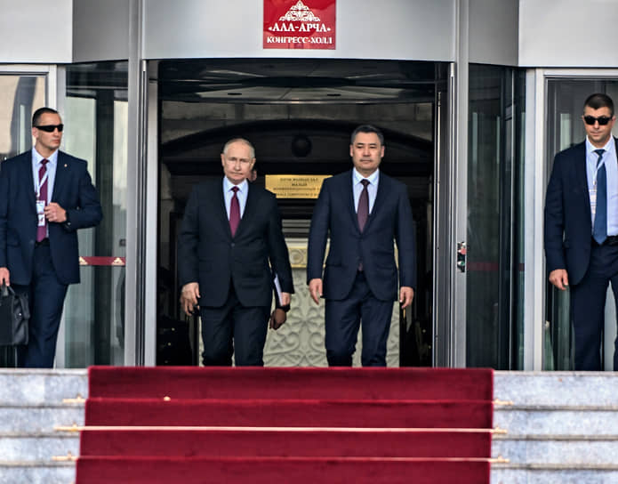 Владимир Путин и Садыр Жапаров отдали должное 20-летию авиабазы Кант