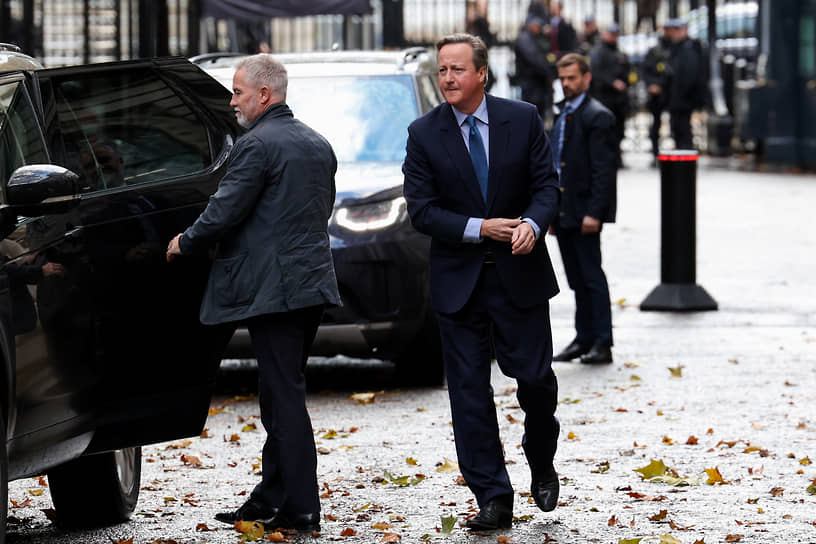 Появление на Даунинг-стрит, 10 Дэвида Кэмерона вызвало небывалый ажиотаж среди журналистов. Вскоре интрига разрешилась: экс-премьер был назначен главой британского МИДа
