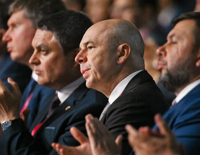 Минфин во главе с Антоном Силуановым (второй справа) считает, что главы ДНР и ЛНР Денис Пушилин (справа) и Леонид Пасечник (второй слева) должны взять на себя особые бюджетные обязательства