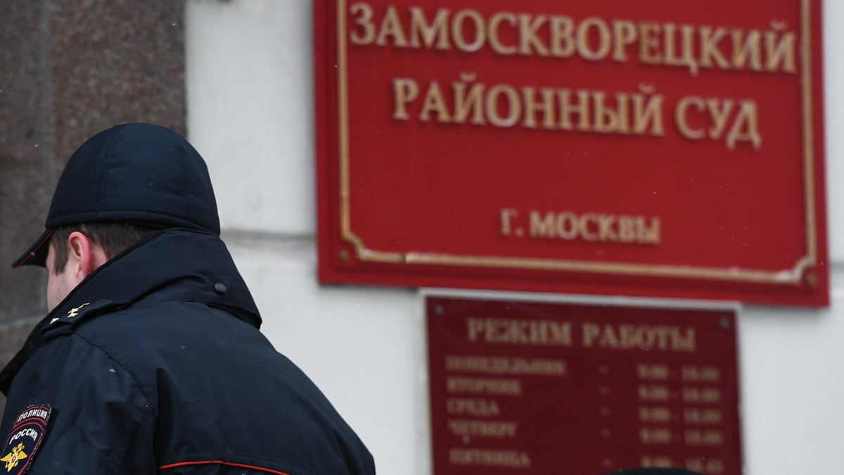 Суд проверит полицейские рубашки на прочность