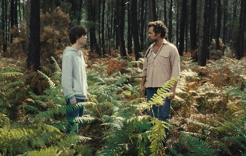 Встретив земляка в гасконских лесах, персонажи фильма боятся обнаружить в нем зверовидного мутанта