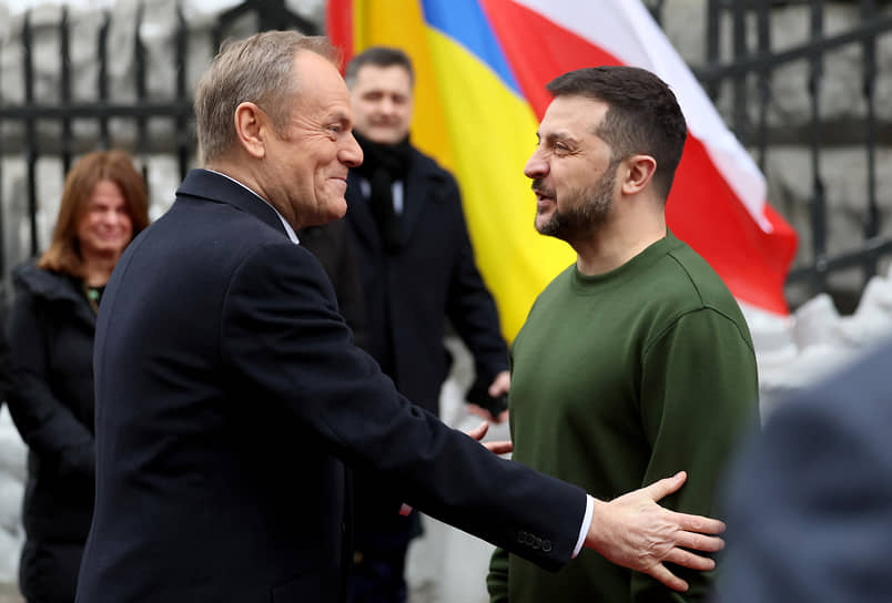 Президент Украины Владимир Зеленский (справа) и премьер-министр Польши Дональд Туск