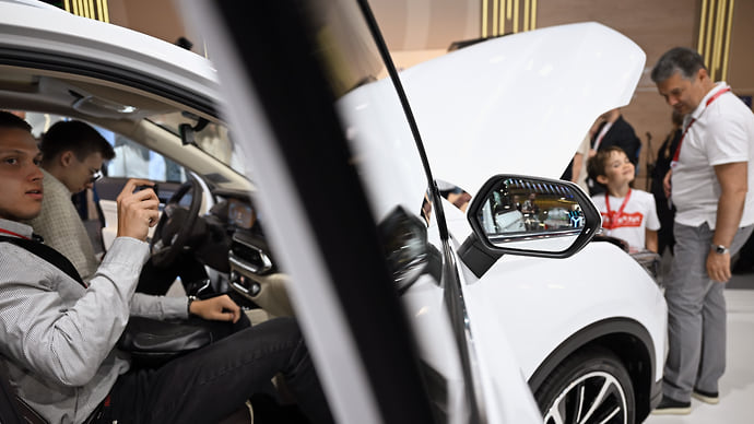 Автопродажи растут на низкой базе
