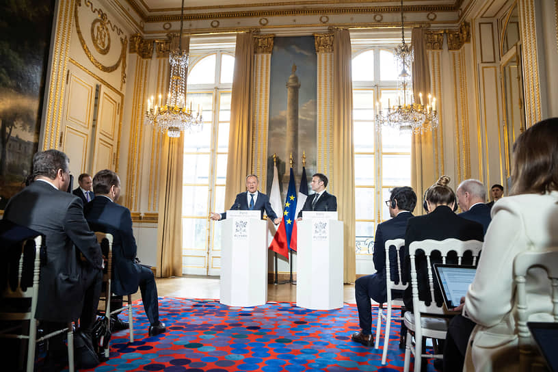 Президент Франции Эмманюэль Макрон (справа) и польский премьер Дональд Туск встретились в Елисейском дворце
