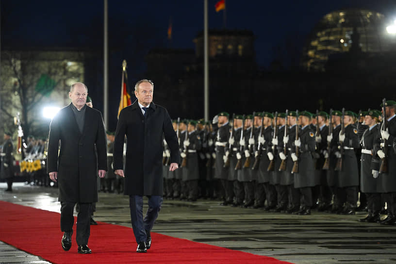 Канцлер ФРГ Олаф Шольц (слева) и премьер-министр Польши Дональд Туск в Берлине