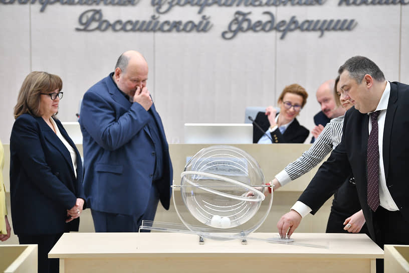 Жеребьевка по бесплатному эфирному времени для агитации кандидатов на выборах президента России