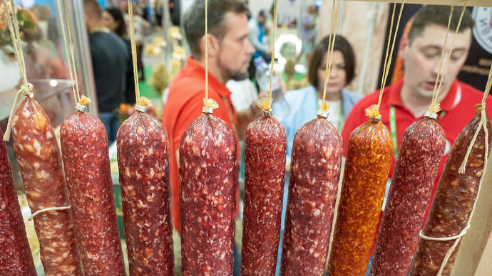 Бройлеры клюнули на колбасу