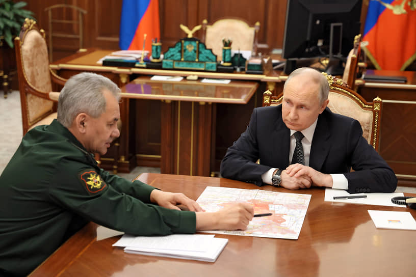 Владимир Путин и Сергей Шойгу сидят так, похоже, чуть не каждый день
