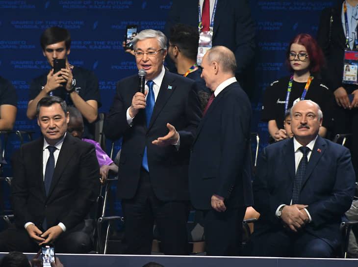 Владимир Путин на церемонии открытия оказался среди родных лиц