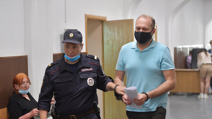 Банк растратили как-то неряшливо