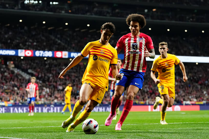 Полузащитник «Барселоны» Жуан Феликс (слева) в обоих матчах чемпионата забил победные мячи в ворота своей бывшей команды — «Атлетико»