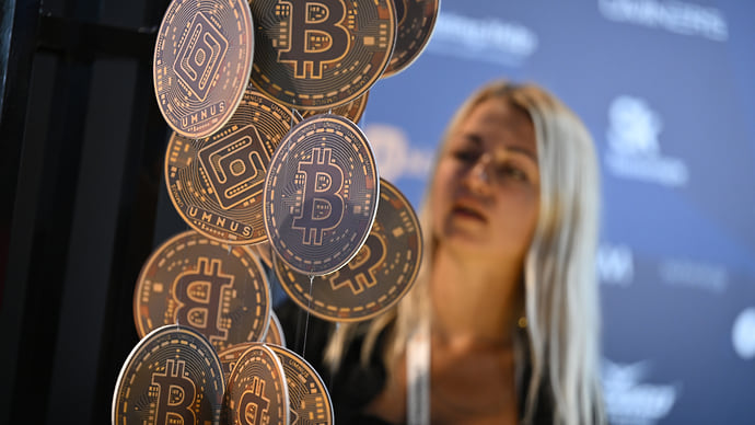 Биткойн лихорадит