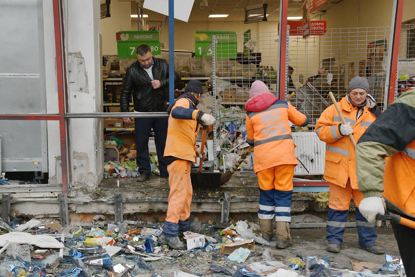 Торговый центр на улице Плеханова в Белгороде после обстрела (февраль 2024 года)