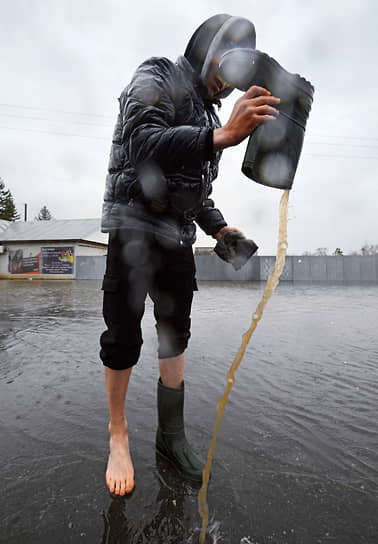 В Орске идет активная ликвидация последствий наводнения
