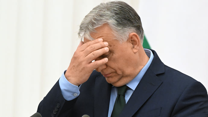 Виктору Орбану мало России