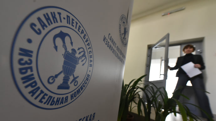 Коммунисты, назад