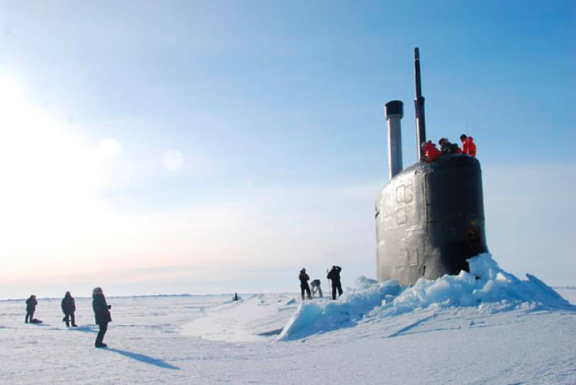 Американские военные (на фото учения ВМС США у северного побережья Аляски) обнаружили в Арктике двух стратегических соперников — Россию и Китай