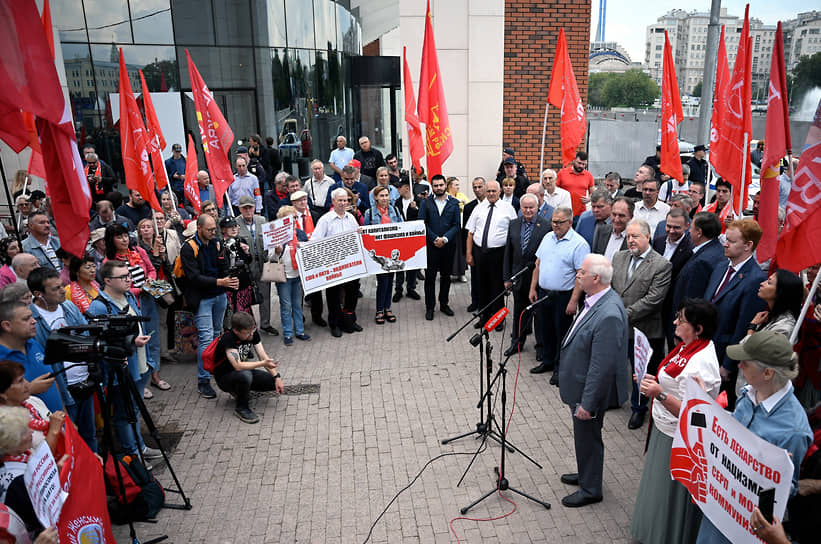 Митинг КПРФ против «европейских русофобов» оказался куда менее масштабным, чем акции на внутриполитические темы