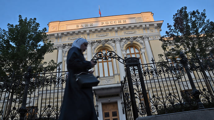 Кредиты растут вслед за расходами