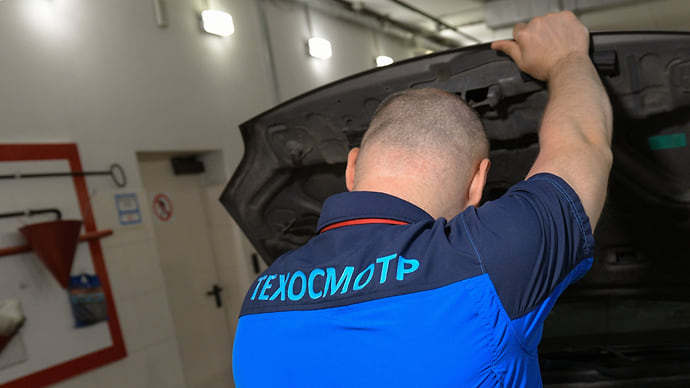 Крепче за баранку держись, мотор