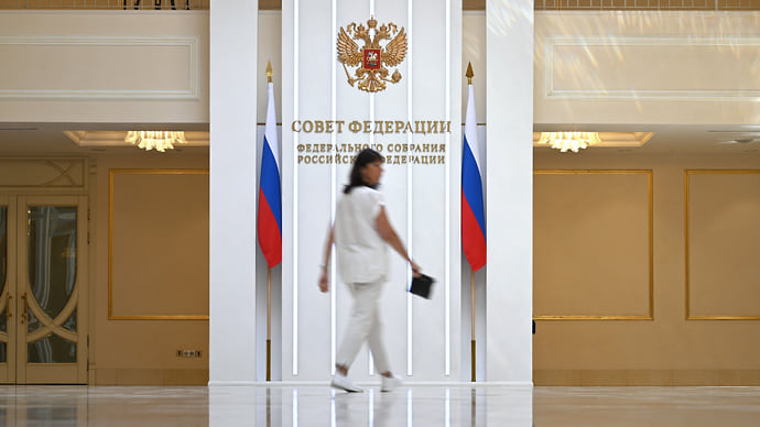 Льготам отделывают потолок