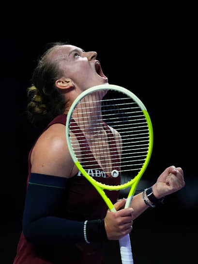 Второй раз попав в восьмерку участниц итогового турнира WTA, действующая чемпионка Wimbledon Барбора Крейчикова впервые вышла в полуфинал