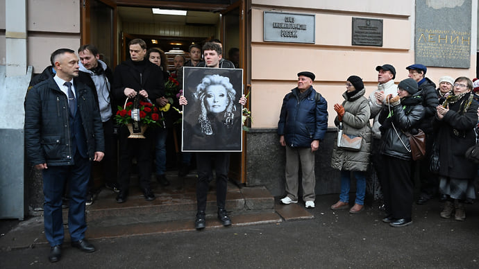 «Красивым женщинам сложно в кино»